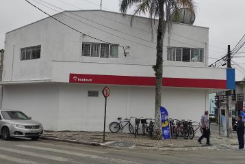 Vende se prédio comercial no centro de Matinhos